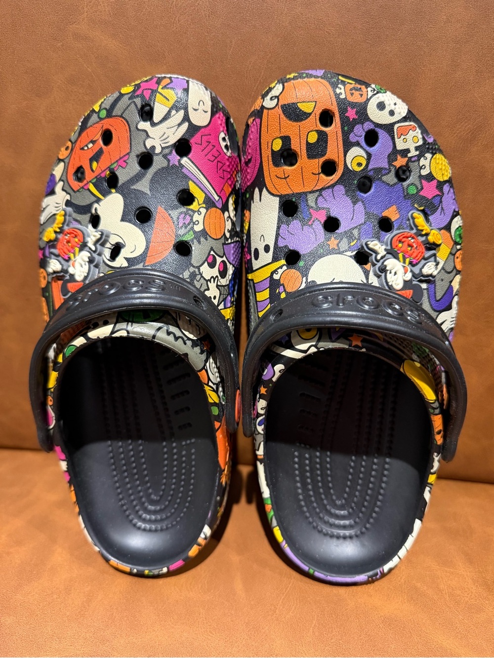 Disney Parks Exclusive CROCS X Disney 2022 Halloween Adult Clogs M4/W6 - NWOT - Picture 4 of 6